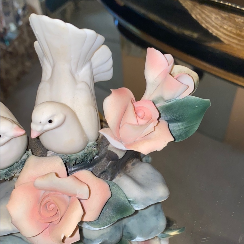 Box41 Capodimonte Italy Porcelain Doves with Pink Roses Figurine - Picture 5 of 6